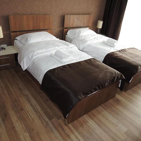 Hotel Hb Brilliant à Braşov Extérieur photo