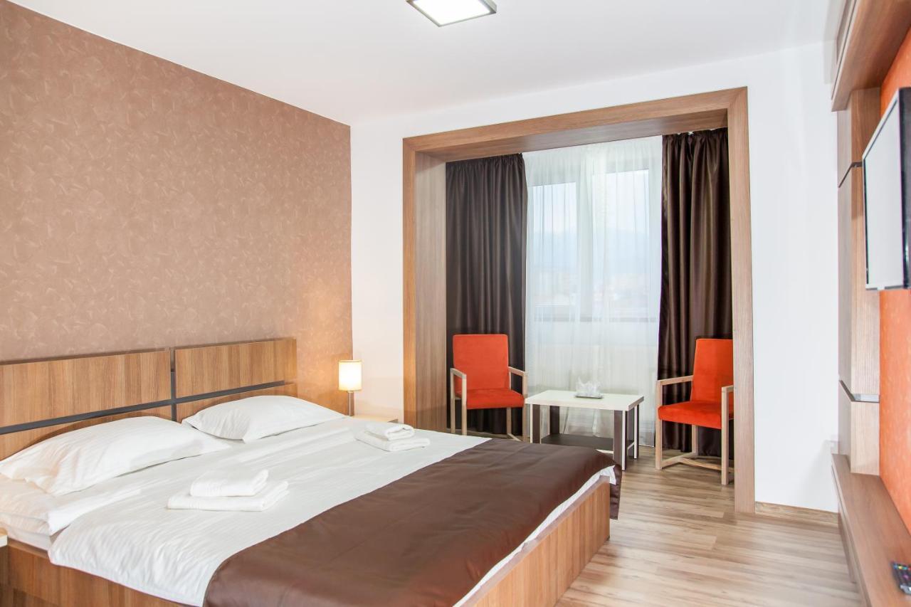 Hotel Hb Brilliant à Braşov Extérieur photo