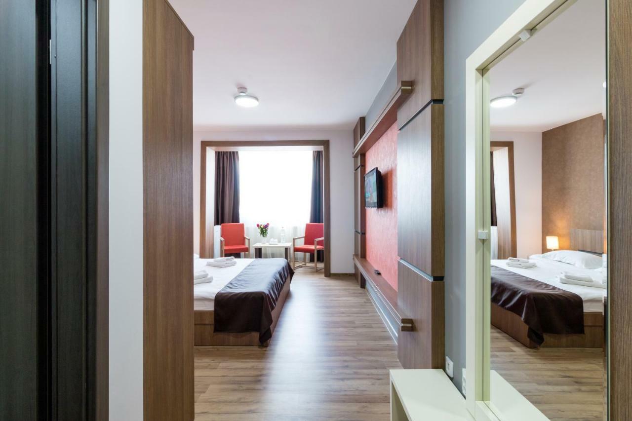 Hotel Hb Brilliant à Braşov Extérieur photo